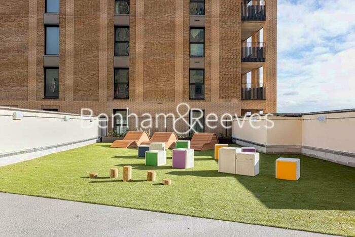 1 Bedroom Flat To Rent In 23 Forest Road, London E17