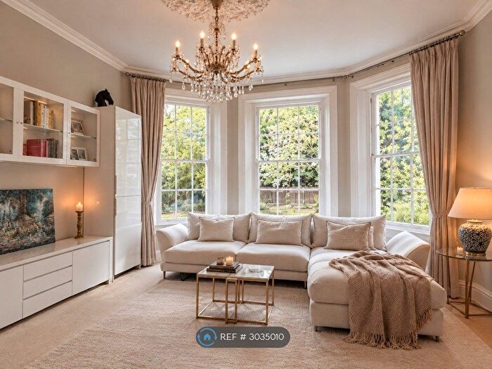 2 Bedroom Flat To Rent In Woodford Road, London, E18