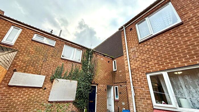 2 Bedroom Flat To Rent In Vincent Gardens, NG7