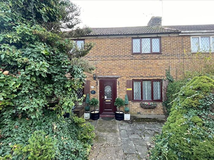 3 Bedroom Semi-Detached House For Sale In Bedfont Lane, Feltham, Middlesex, TW14