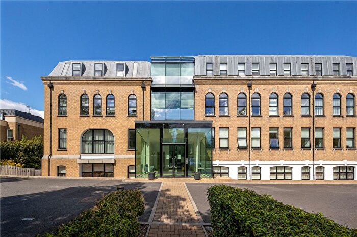 2 Bedroom Flat For Sale In Hampton Road, Teddington, TW11