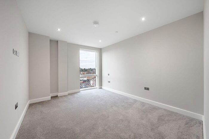 3 Bedroom Flat For Sale In Junction Court, Watford, WD17