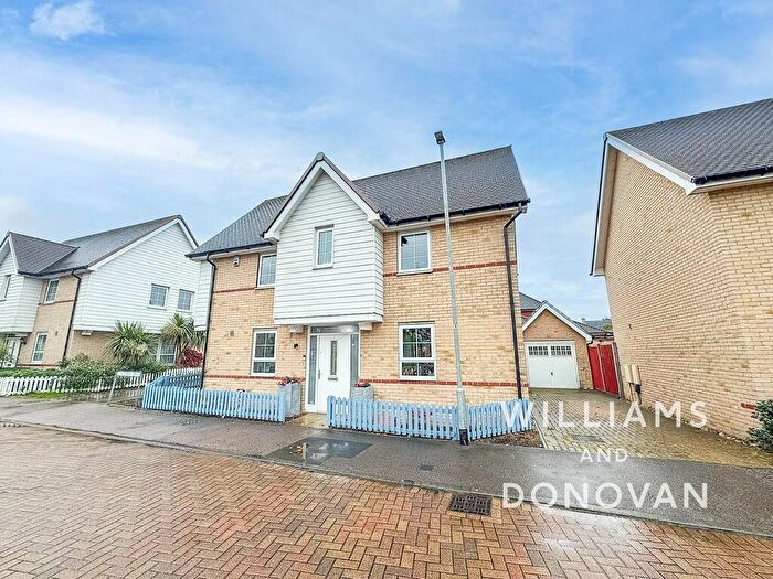 3 Bedroom Detached House For Sale In Nursery Drive, Hawkwell, SS5