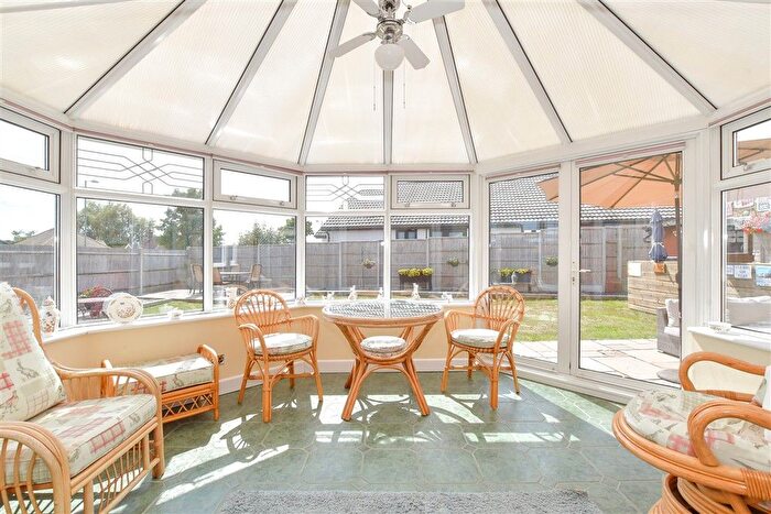 3 Bedroom Detached Bungalow For Sale In Rosemary Way, Horndean, Waterlooville, Hampshire, PO8