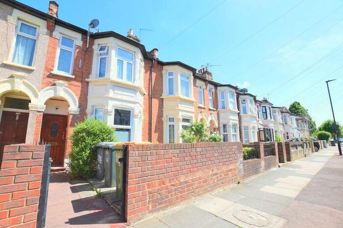 1 Bedroom Flat To Rent In Sheringham Avenue, Manor Park, E12
