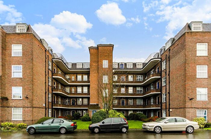 1 Bedroom Flat For Sale In Western Avenue, Ealing, London, W5