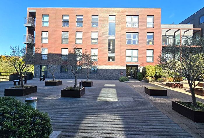 3 Bedroom Flat For Sale In Unwin Way, Stanmore, HA7