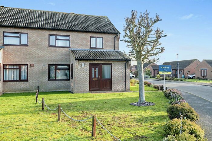 3 Bedroom Semi-Detached House For Sale In Malthouse Close, Watton, Thetford, IP25