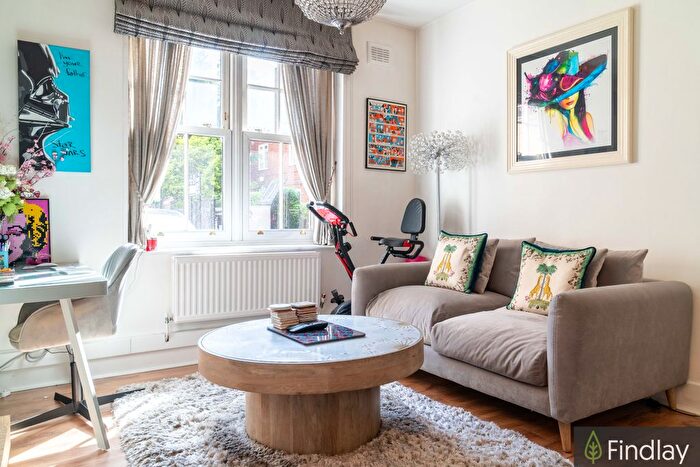 1 Bedroom Flat For Sale In Victoria Park Square, London, E2