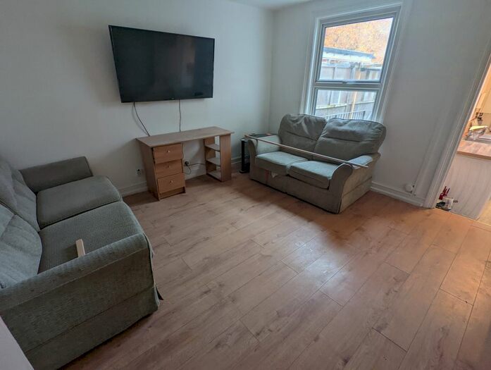 4 Bedroom Terraced House To Rent In Amity Road, Reading, RG1