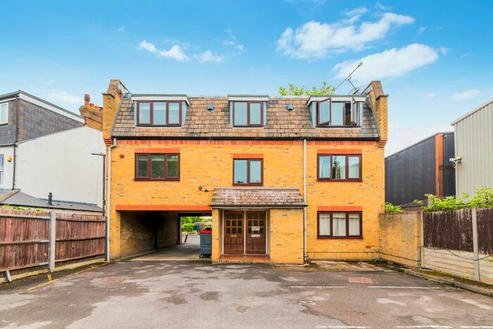 1 Bedroom Flat To Rent In Wellington Road, SW19