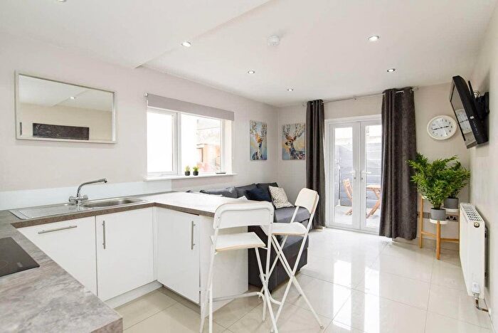 1 Bedroom Flat To Rent In Moira Terrace, Cardiff, CF24