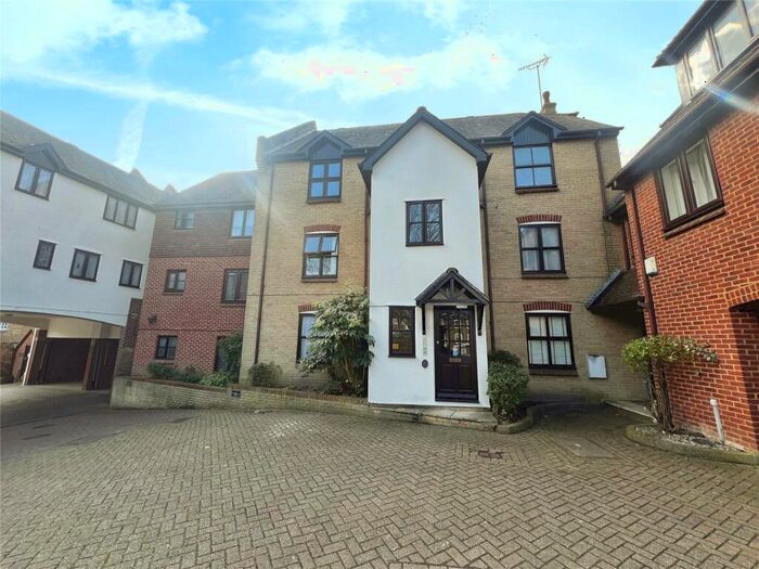 1 Bedroom Flat To Rent In Bishops Walk, Rochester, Kent, ME1