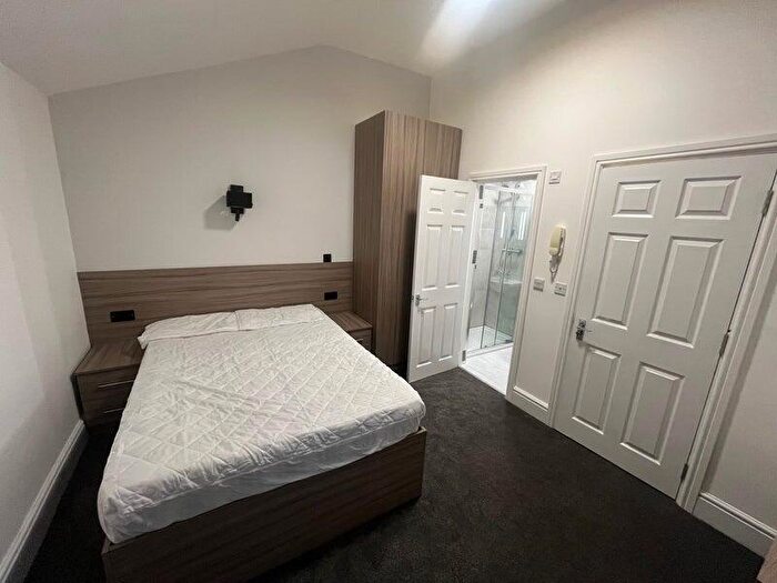 1 Bedroom Semi-Detached House To Rent In Hamilton Road, Berkshire, Reading, RG1