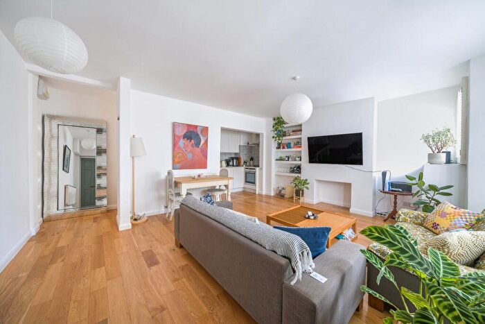 2 Bedroom Flat For Sale In Northwood Road, Highgate, N6