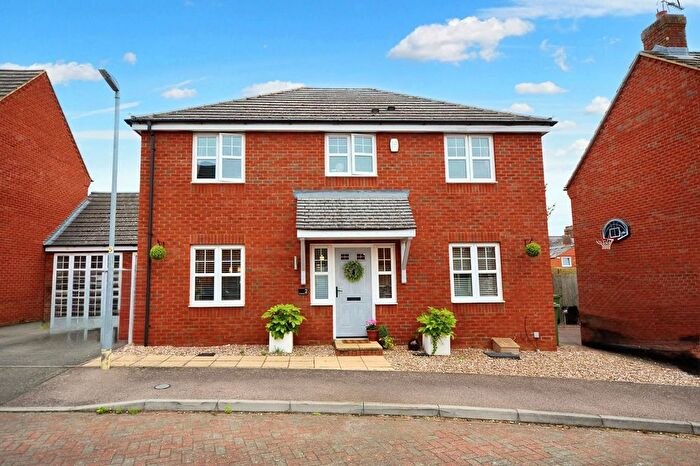 4 Bedroom Detached House For Sale In Shoemakers Close, Earls Barton, Northampton, NN6