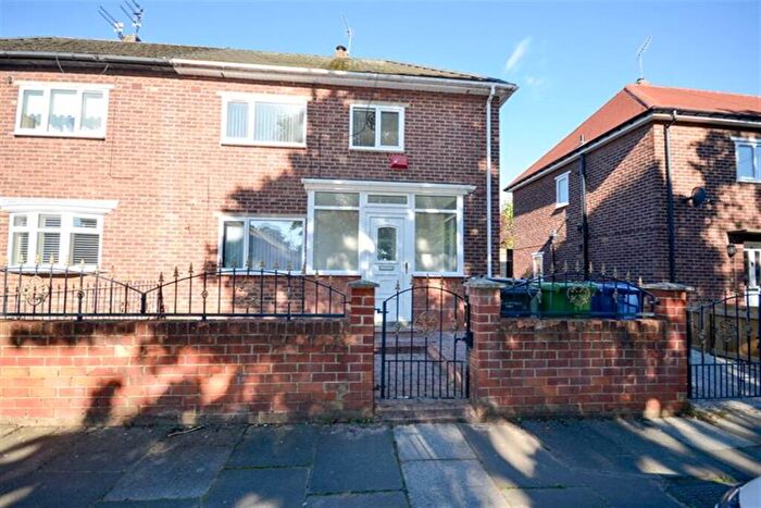 3 Bedroom Semi-Detached House To Rent In Lake View, Hebburn, NE31
