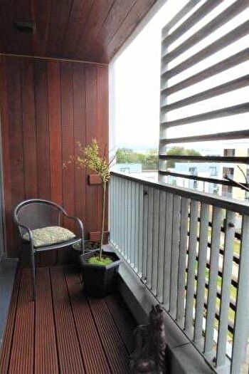 2 Bedroom Flat For Sale In Kimmerghame Terrace, Edinburgh, Midlothian, EH4