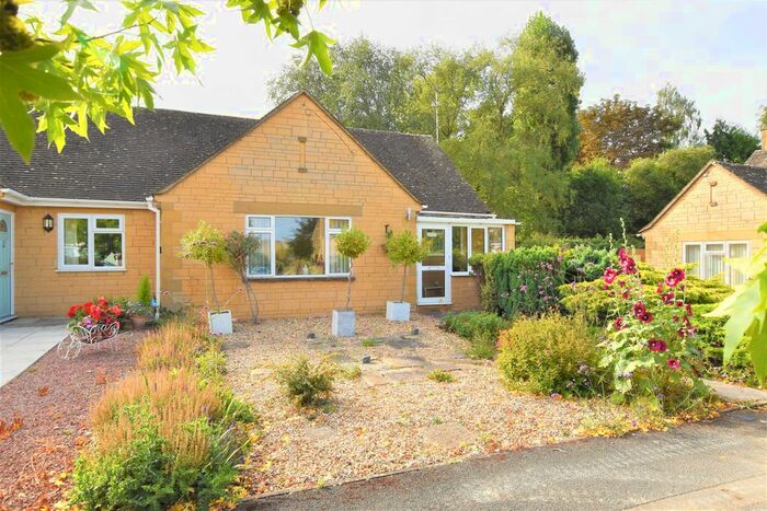 3 Bedroom Semi-Detached Bungalow For Sale In Frampton Drive, Willersey, Broadway, WR12