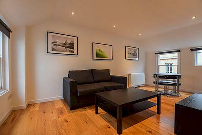 2 Bedroom Property To Rent In Radcliffe Court, Rose Crescent, Cambridge, CB2