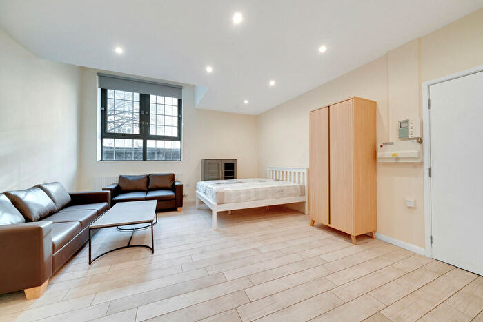 Apartment To Rent In Gallery Apartments, Commercial Road, Whitechapel, London, E1