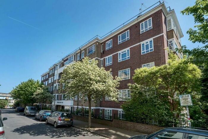 2 Bedroom Flat To Rent In Woodlands Way, London, SW15
