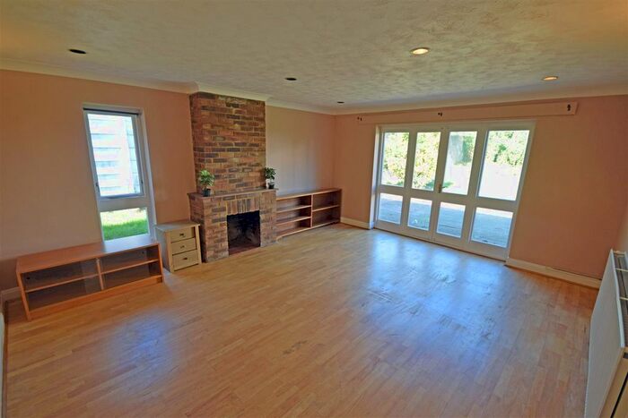 6 Bedroom Bungalow To Rent In Hampton Road, Twickenham, TW2