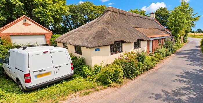 3 Bedroom Cottage For Sale In Elderbush Lane, Catfield, NR29