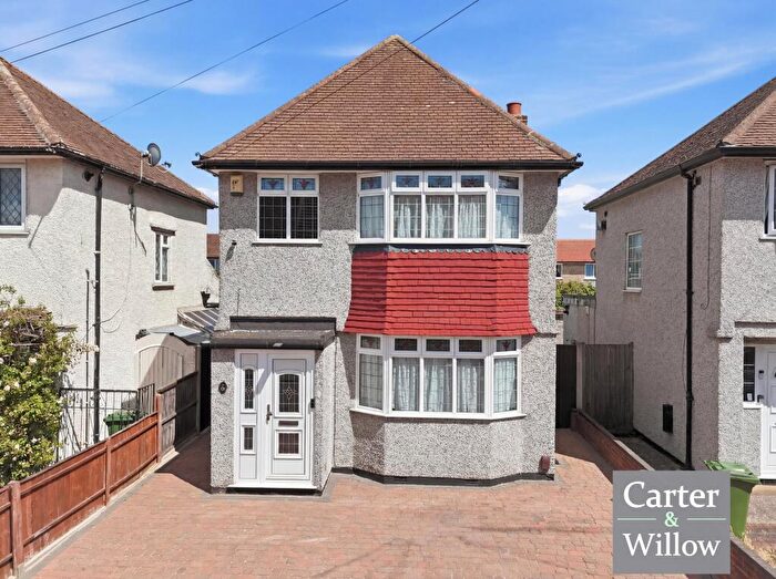 3 Bedroom Detached House For Sale In Naseby Road, Dagenham, RM10