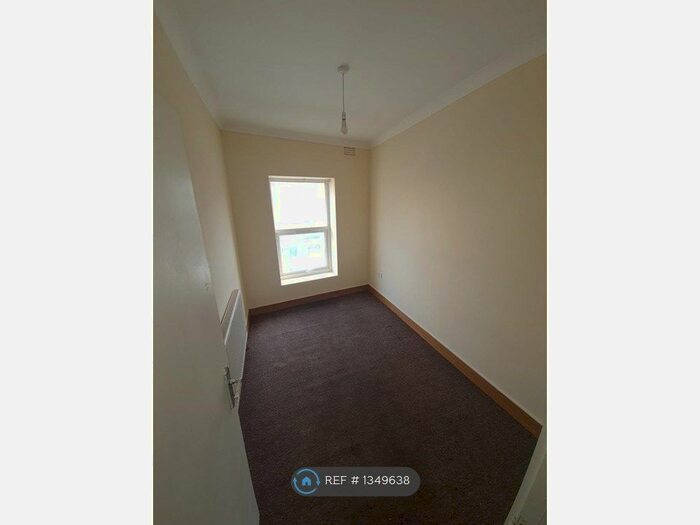 5 Bedroom Flat To Rent In East Street, Barking, IG11