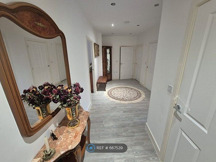 2 Bedroom Flat To Rent In Garrison Heights, London, NW7