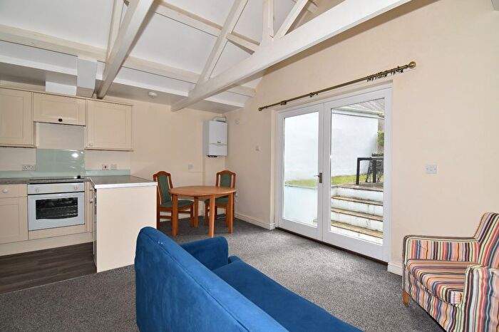 2 Bedroom Flat To Rent In Church Street, Falmouth, TR11