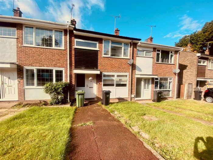 3 Bedroom House To Rent In Hatfield Drive, Billericay, CM11