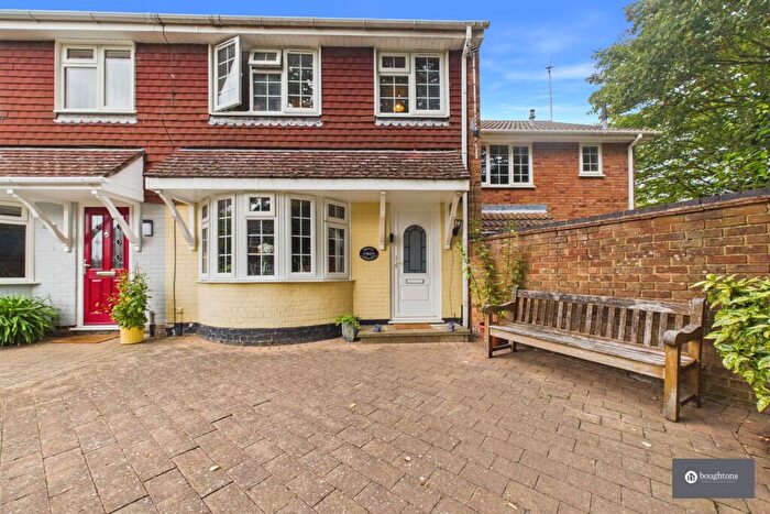 3 Bedroom Semi Detached House For Sale In Small Crescent, Buckingham, MK18
