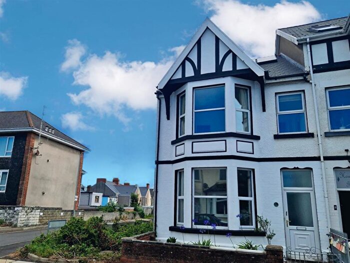 4 Bedroom Semi-Detached House To Rent In Suffolk Place, Porthcawl, CF36