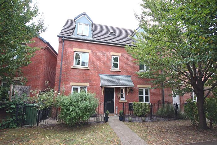 4 Bedroom End Terrace House For Sale In Barley Leaze, Chippenham, SN14