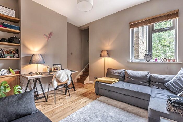 1 Bedroom Flat For Sale In Amersham Road, London, SE14