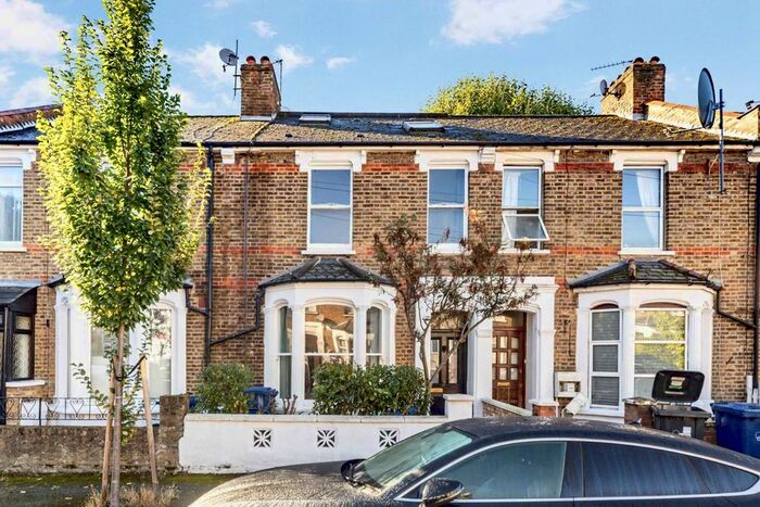4 Bedroom Semi-Detached House To Rent In Gloucester Road, London, W3
