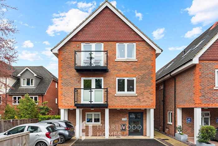 2 Bedroom Flat For Sale In Wain Close, St Albans, AL1
