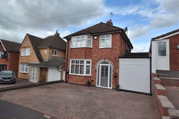 3 Bedroom Detached House For Sale In Bourton Crescent, Oadby, LE2