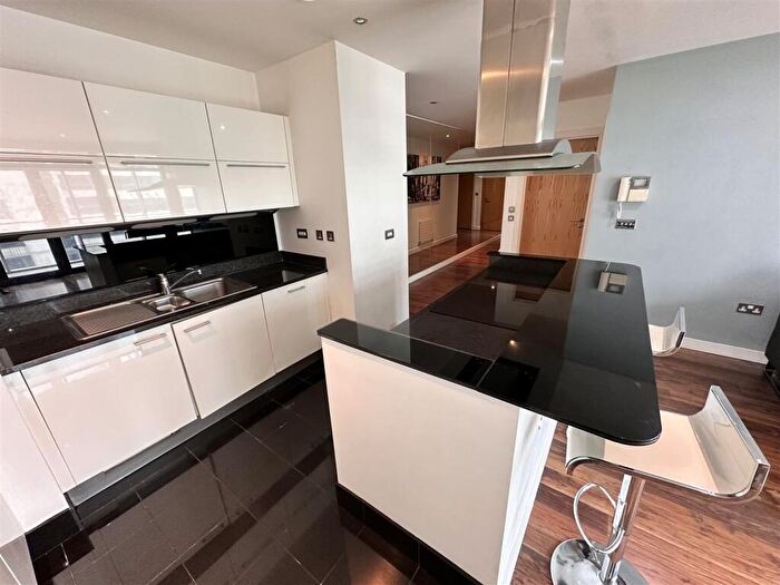 2 Bedroom Apartment To Rent In Deansgate, Manchester, M3