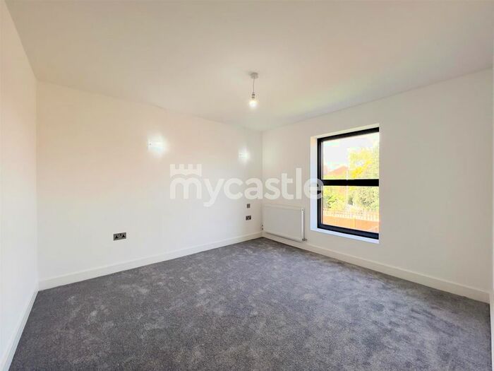 3 Bedroom Semi-Detached House To Rent In Heywood Court Close, Maidenhead, SL6