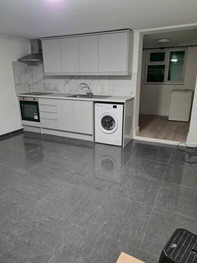 1 Bedroom Flat To Rent In Winslet Place, Oxford Road, Tilehurst, Reading, RG30