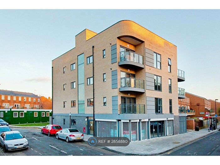 3 Bedroom Flat To Rent In Boleyn Road, London, N16