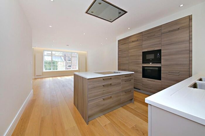 2 Bedroom Flat To Rent In Beechcroft Avenue, Golders Green, London, NW11