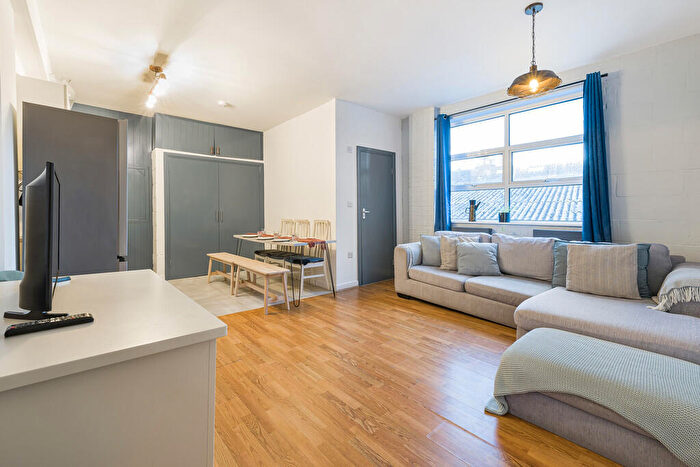 3 Bedroom Apartment For Sale In Southampton Way, London, SE5