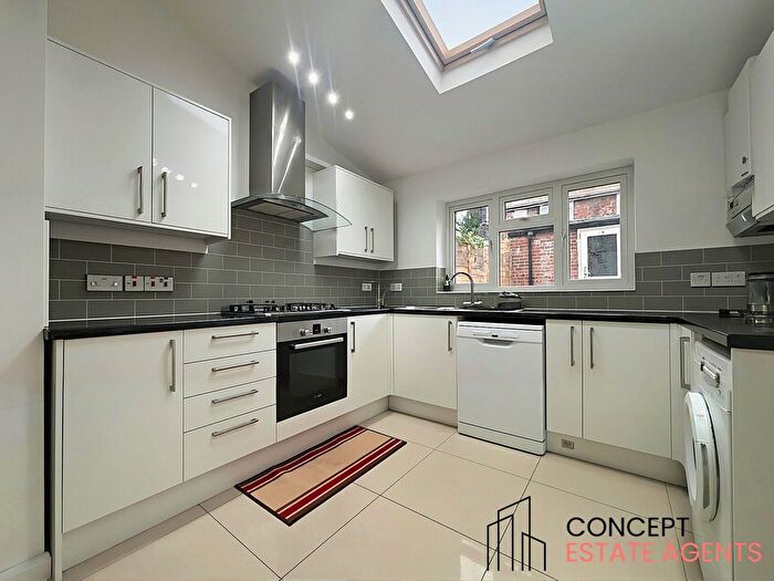 4 Bedroom Terraced House To Rent In Totterdown Street, Tooting Broadway, SW17