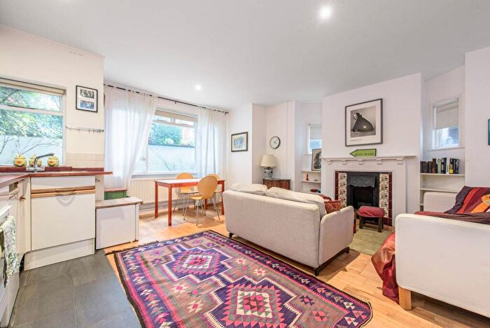 1 Bedroom Flat For Sale In Ferncroft Avenue, Hampstead, London, NW3