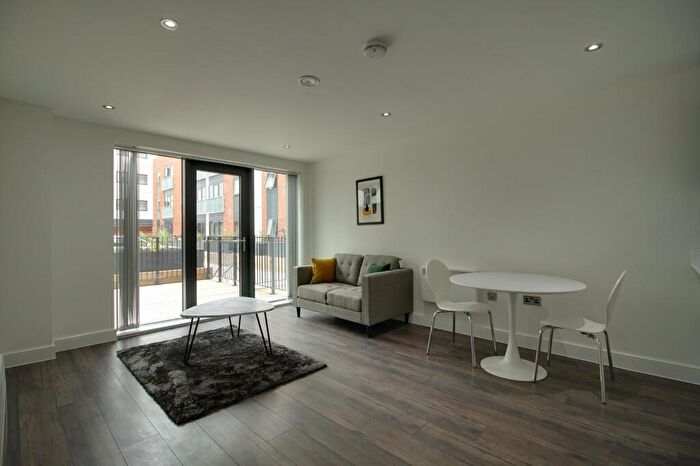 1 Bedroom Apartment To Rent In The Quadrant, Sand Pits, Birmingham City Centre, B1