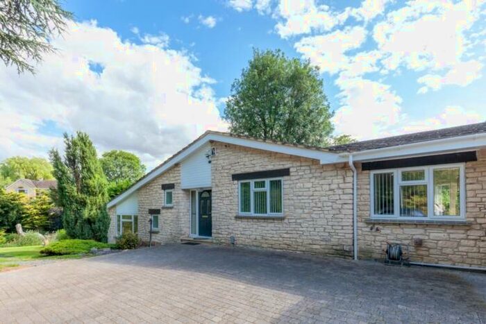 4 Bedroom Detached Bungalow To Rent In Hinton-in-the-Hedges, NN13